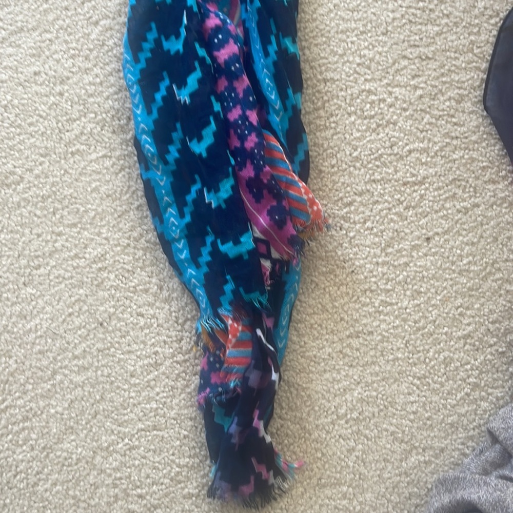 Light scarf - Picture 2 of 4